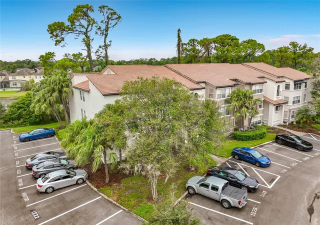 Photo 3 of Condo for sale at 5148 Conroy Rd #34, Orlando, FL 32811 | MLS# L4966096 | Listing updated on 2026-10-28