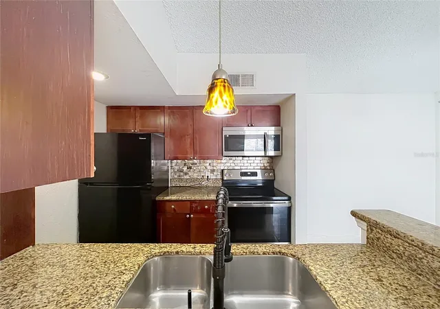 Photo 4 of Condo for sale at 5148 Conroy Rd #34, Orlando, FL 32811 | MLS# L4966096 | Listing updated on 2026-10-28