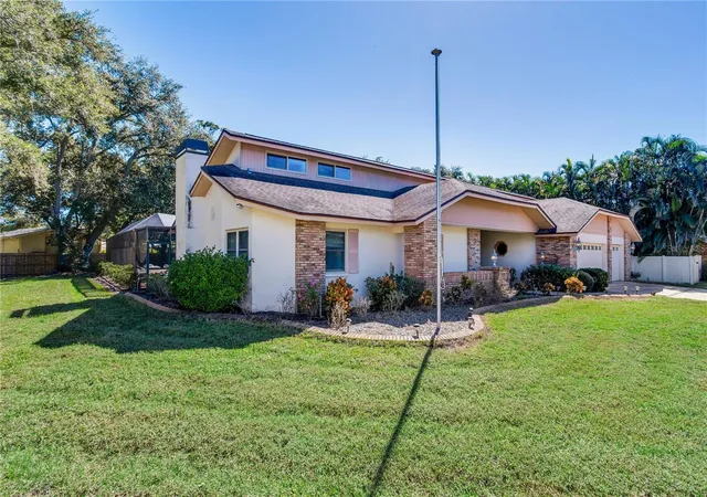 Photo 3 of Single family home for sale at 10353 Barry Dr, Largo, FL 33774 | MLS# TB8562187 | Listing updated on 2026-10-29