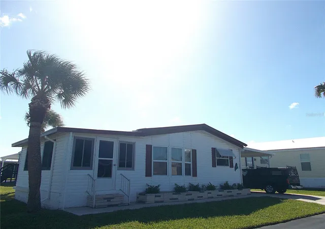 Photo 2 of Manufactured home for sale at 525 Sandpiper Dr, Venice, FL 34285 | MLS# N6146368 | Listing updated on 2026-10-28