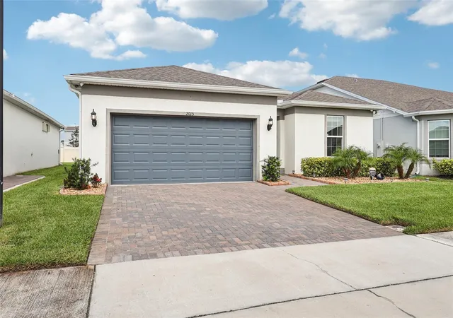 Photo 1 of Single family home for sale at 2015 Spring Shower Cir, Kissimmee, FL 34744 | MLS# S5160338 | Listing updated on 2026-10-28