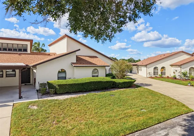 Photo 1 of Single family home for sale at 9135 Lingrove Rd, Weeki Wachee, FL 34613 | MLS# W7890692 | Listing updated on 2026-10-29