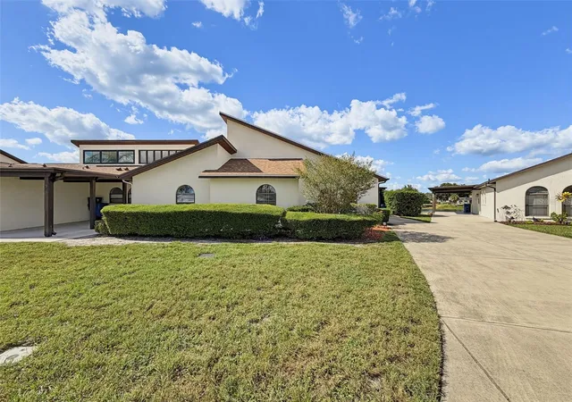 Photo 2 of Single family home for sale at 9135 Lingrove Rd, Weeki Wachee, FL 34613 | MLS# W7890692 | Listing updated on 2026-10-29
