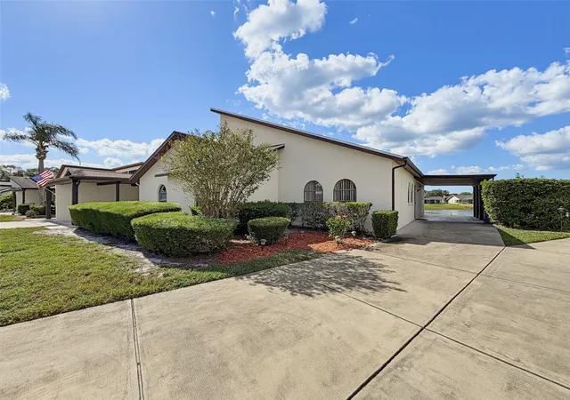 Photo 3 of Single family home for sale at 9135 Lingrove Rd, Weeki Wachee, FL 34613 | MLS# W7890692 | Listing updated on 2026-10-29