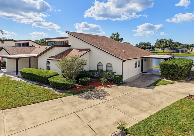 Photo 4 of Single family home for sale at 9135 Lingrove Rd, Weeki Wachee, FL 34613 | MLS# W7890692 | Listing updated on 2026-10-29