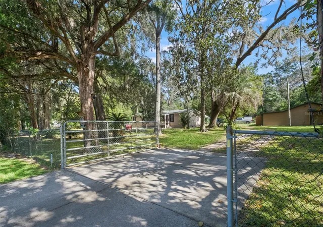Photo 3 of Manufactured home for sale at 418 Washington Ave, Brooksville, FL 34604 | MLS# TB8562218 | Listing updated on 2026-10-28