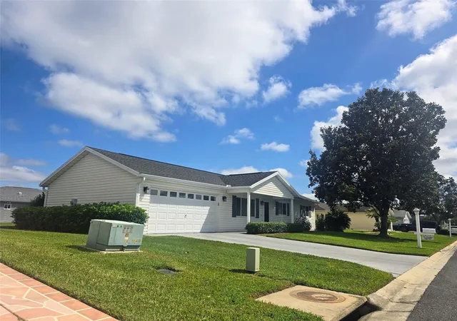 Photo 3 of Single family home for sale at 13717 SE 86th Terrace, Summerfield, FL 34491 | MLS# OM734820 | Listing updated on 2026-10-28