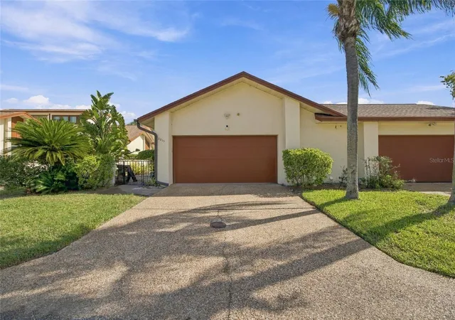 Single family home for sale at 6015 Courtside Dr, BRADENTON, FL 34210 | MLS# TB8562236