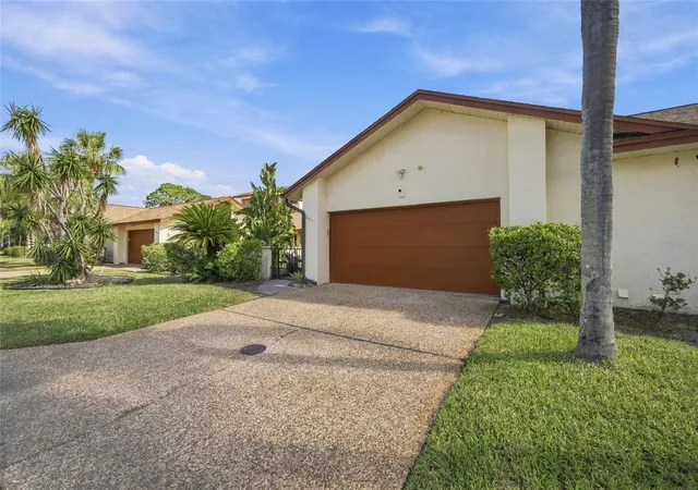 Photo 1 of House for sale at 6015 Courtside Dr, Bradenton, FL 34210 | MLS# TB8562236 | Listing updated on 2026-10-29