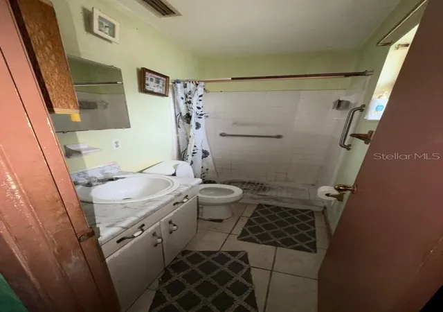 Photo 2 of Single family home for sale at 1828 Avenue O SW, Winter Haven, FL 33880 | MLS# A4711107 | Listing updated on 2026-10-29