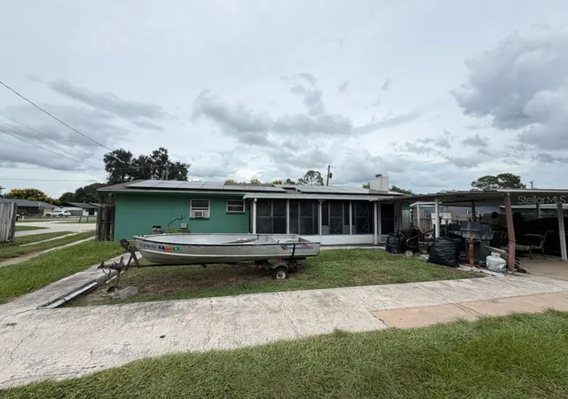 Photo 3 of Single family home for sale at 1828 Avenue O SW, Winter Haven, FL 33880 | MLS# A4711107 | Listing updated on 2026-10-29
