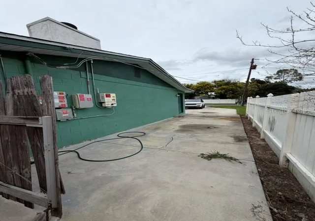 Photo 4 of Single family home for sale at 1828 Avenue O SW, Winter Haven, FL 33880 | MLS# A4711107 | Listing updated on 2026-10-29