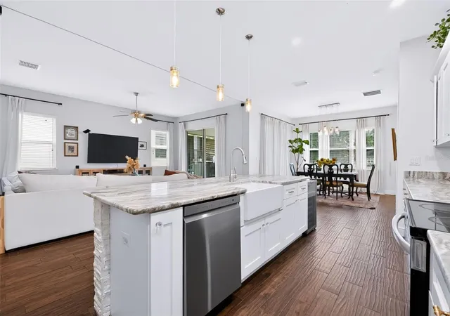 Photo 1 of Single family home for sale at 313 Roxbury Xing Ct, Valrico, FL 33594 | MLS# TB8562243 | Listing updated on 2026-10-29