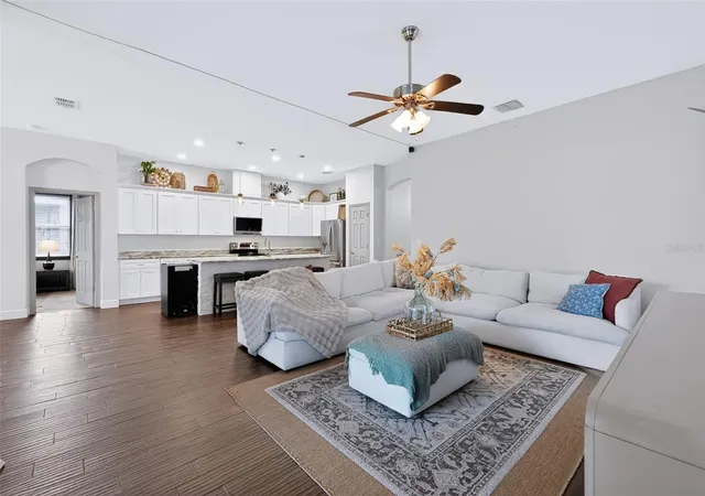 Photo 2 of Single family home for sale at 313 Roxbury Xing Ct, Valrico, FL 33594 | MLS# TB8562243 | Listing updated on 2026-10-29