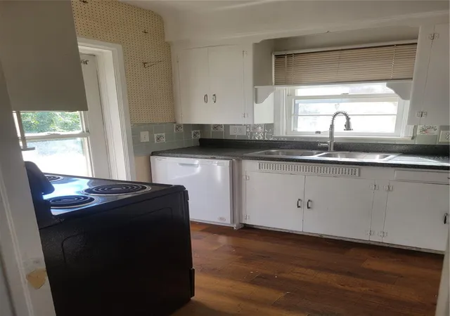Photo 3 of Single family home for sale at 1910 23rd Avenue N, Saint Petersburg, FL 33713 | MLS# TB8562244 | Listing updated on 2026-10-29