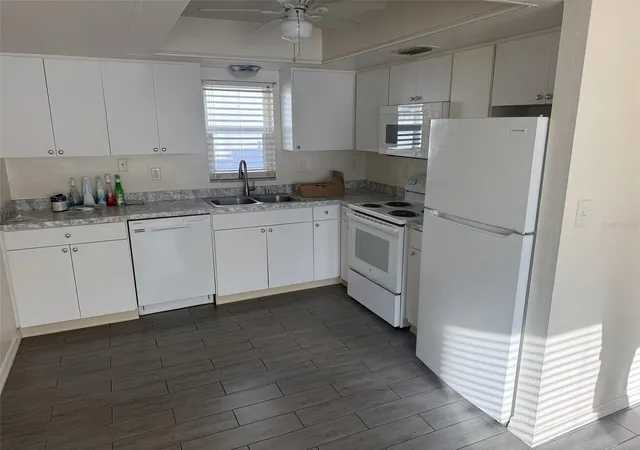 Photo 4 of House for sale at 6142 76th Avenue N, Pinellas Park, FL 33781 | MLS# A4711111 | Listing updated on 2026-10-29