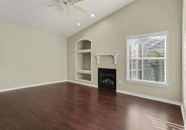 Photo 4 of Single family home for sale at 1149 Bishop Ave, Oviedo, FL 32765 | MLS# O6453323 | Listing updated on 2026-10-29