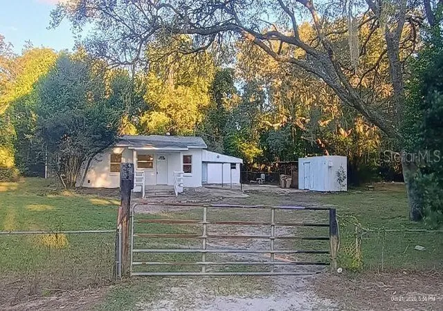 Photo 1 of Single family home for sale at 40400 Sunset Dr, Eustis, FL 32736 | MLS# O6453331 | Listing updated on 2026-10-29