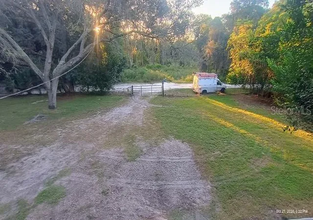 Photo 2 of Single family home for sale at 40400 Sunset Dr, Eustis, FL 32736 | MLS# O6453331 | Listing updated on 2026-10-29