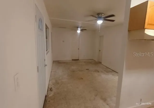 Photo 4 of Single family home for sale at 40400 Sunset Dr, Eustis, FL 32736 | MLS# O6453331 | Listing updated on 2026-10-29
