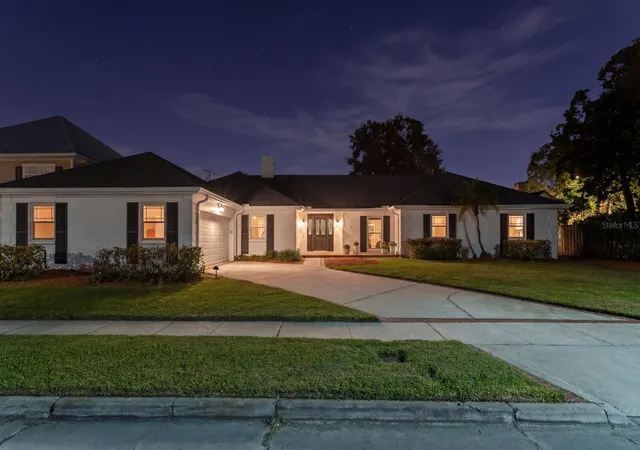 Photo 1 of Single family home for sale at 2930 W Bayshore Ct, Tampa, FL 33611 | MLS# TB8562261 | Listing updated on 2026-10-29