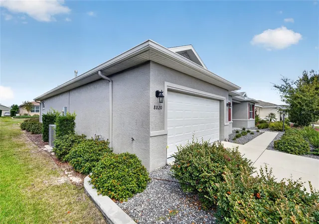 Photo 3 of Single family home for sale at 8820 SW 104th Circle, Ocala, FL 34481 | MLS# OM734827 | Listing updated on 2026-10-30