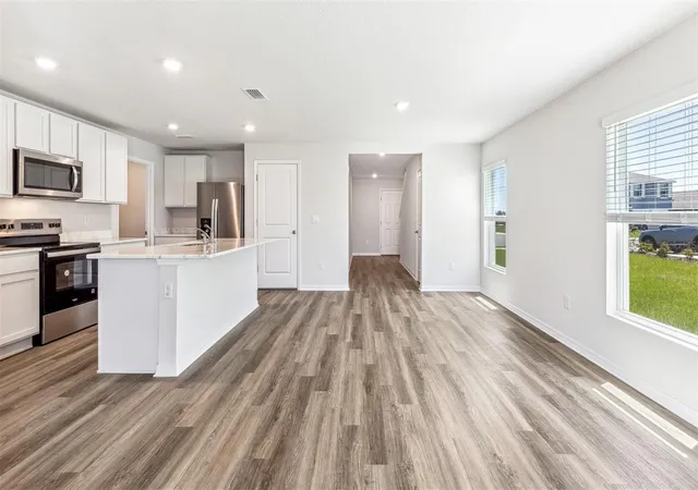 Photo 4 of Sale Pending at 10436 Curving Crk Loop, Parrish, FL 34219 | MLS# A4711124 | Listing updated on 2026-10-29