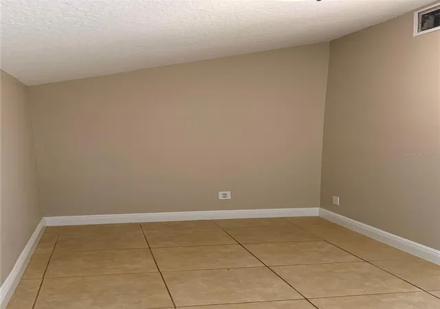 Photo 4 of Townhouse for sale at 2717 Gray Fox Ln, Orlando, FL 32826 | MLS# O6453344 | Listing updated on 2026-10-29
