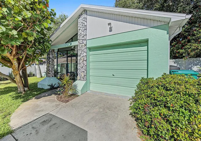 Photo 2 of Single family home for sale at 2437 Fieldcrest Ct, Holiday, FL 34691 | MLS# TB8562271 | Listing updated on 2026-10-29
