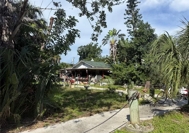Photo 3 of Single family home for sale at 2625 Quincy St S, Gulfport, FL 33711 | MLS# TB8562273 | Listing updated on 2026-10-30