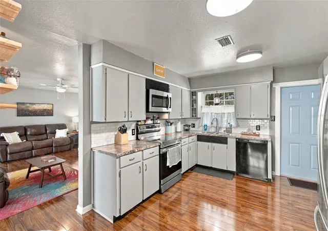 Photo 3 of Single family home for sale at 605 W Dees Rd, Lakeland, FL 33809 | MLS# TB8562282 | Listing updated on 2026-10-29