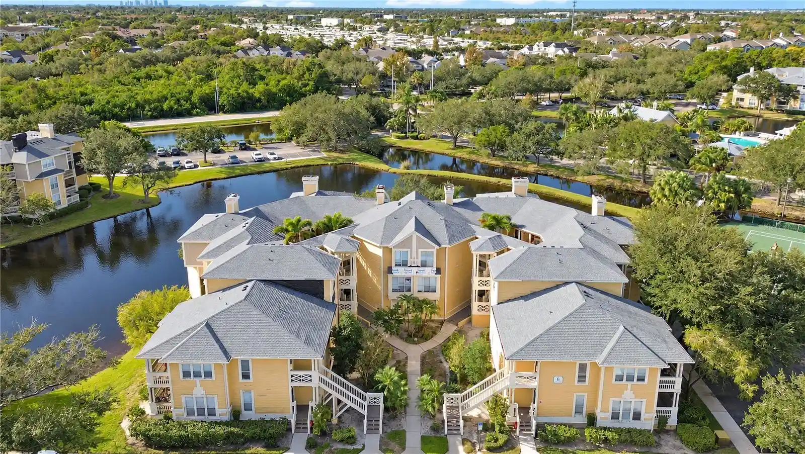 Listing Photo 1 - Condo for sale in 115 112Th Ave Ne located at 115 112Th Ave Ne, St. Petersburg, FL 33716 - Unit #617