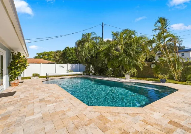 Photo 1 of Single family home for sale at 10469 Imperial Point Dr E, Largo, FL 33774 | MLS# TB8562296 | Listing updated on 2026-10-29