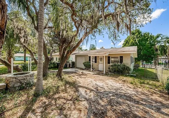 Photo 2 of Single family home for sale at 1154 Lagoon Rd, Tarpon Springs, FL 34689 | MLS# O6453362 | Listing updated on 2026-10-29