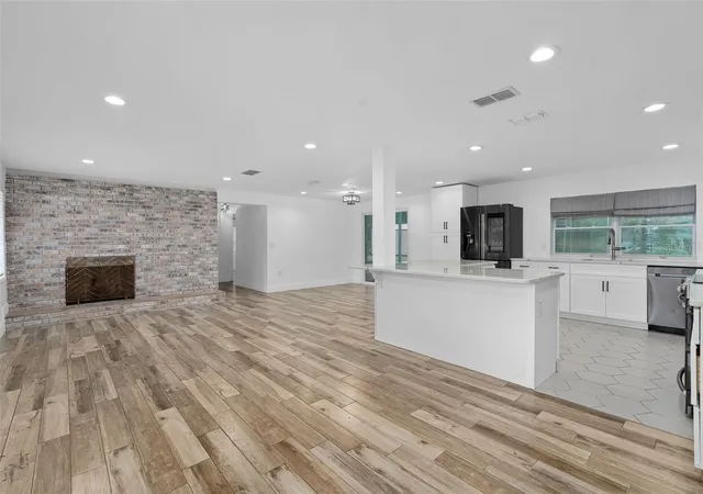 Photo 2 of Single family home for sale at 1130 W Lake Brantley Rd, Altamonte Springs, FL 32714 | MLS# O6453368 | Listing updated on 2026-10-30