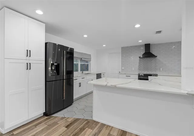 Photo 3 of Single family home for sale at 1130 W Lake Brantley Rd, Altamonte Springs, FL 32714 | MLS# O6453368 | Listing updated on 2026-10-30