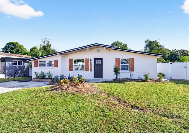 Photo 2 of Single family home for sale at 2169 Ridge Dr, Winter Park, FL 32792 | MLS# O6453370 | Listing updated on 2026-10-29