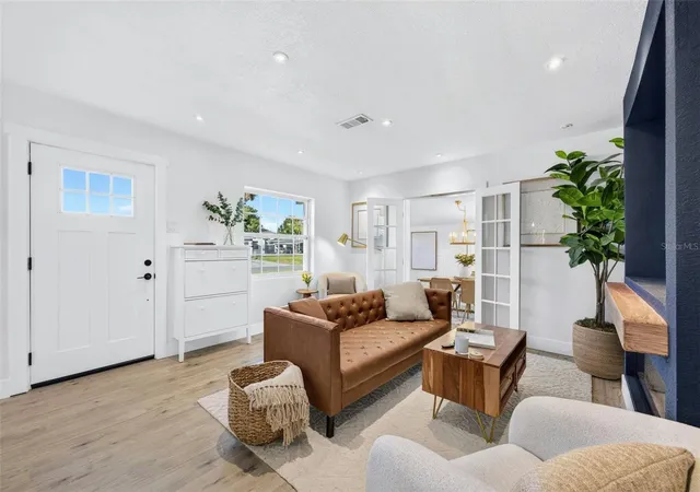 Photo 4 of Single family home for sale at 2169 Ridge Dr, Winter Park, FL 32792 | MLS# O6453370 | Listing updated on 2026-10-29