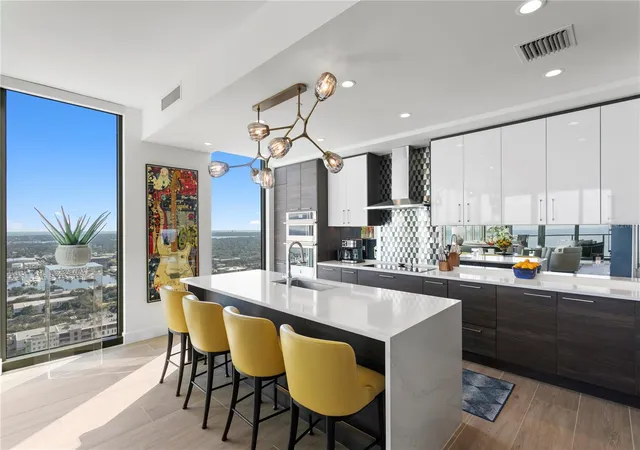 Photo 3 of Condo for sale at 301 1st Street S #3201, Saint Petersburg, FL 33701 | MLS# TB8562320 | Listing updated on 2026-10-29