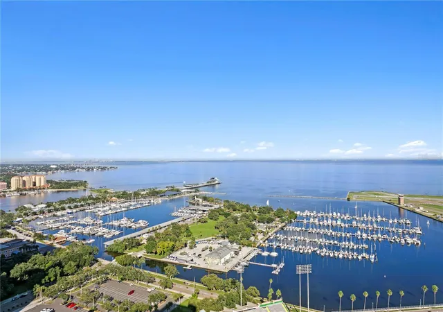 Photo 4 of Condo for sale at 301 1st Street S #3201, Saint Petersburg, FL 33701 | MLS# TB8562320 | Listing updated on 2026-10-29