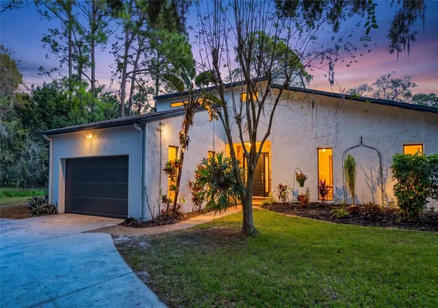 Photo 4 of Single family home for sale at 12805 Twin Branch Acres Rd, Tampa, FL 33626 | MLS# TB8562328 | Listing updated on 2026-10-29