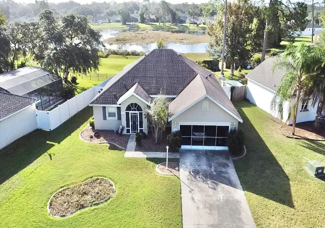 Photo 1 of Single family home for sale at 11250 Lake Dr, Leesburg, FL 34788 | MLS# G5119563 | Listing updated on 2026-10-29