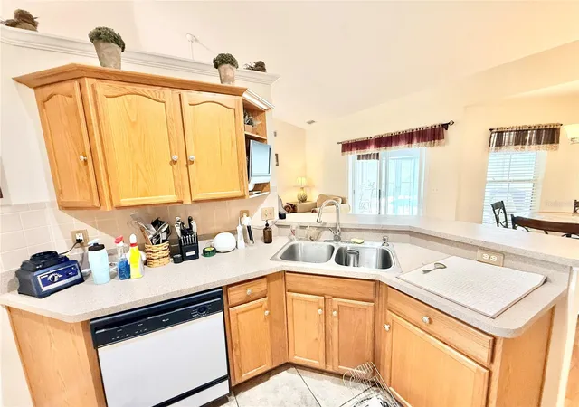 Photo 3 of Single family home for sale at 11250 Lake Dr, Leesburg, FL 34788 | MLS# G5119563 | Listing updated on 2026-10-29