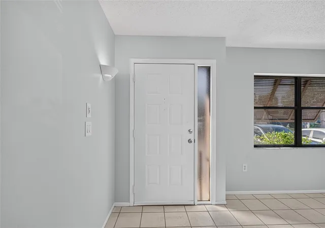 Photo 4 of House for sale at 442 N Jefferson Ave, Sarasota, FL 34237 | MLS# N6146374 | Listing updated on 2026-10-29