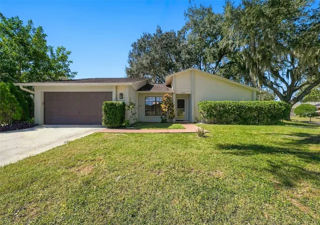 Single family home for sale at 4301 Ellenville Pl, VALRICO, FL 33596 | MLS# TB8562336
