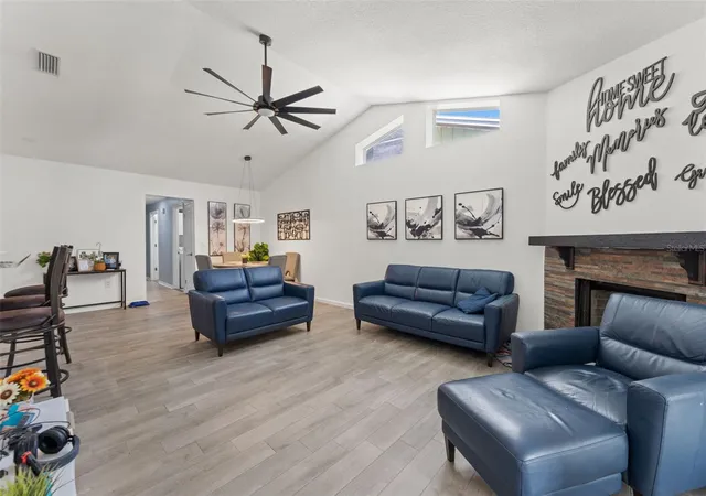 Photo 4 of Single family home for sale at 1414 Bramblewood Dr, Lakeland, FL 33811 | MLS# TB8562338 | Listing updated on 2026-10-29