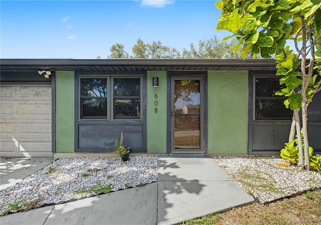 Photo 1 of Single family home for sale at 608 Timber Bay Cir E, Oldsmar, FL 34677 | MLS# TB8562343 | Listing updated on 2026-10-30