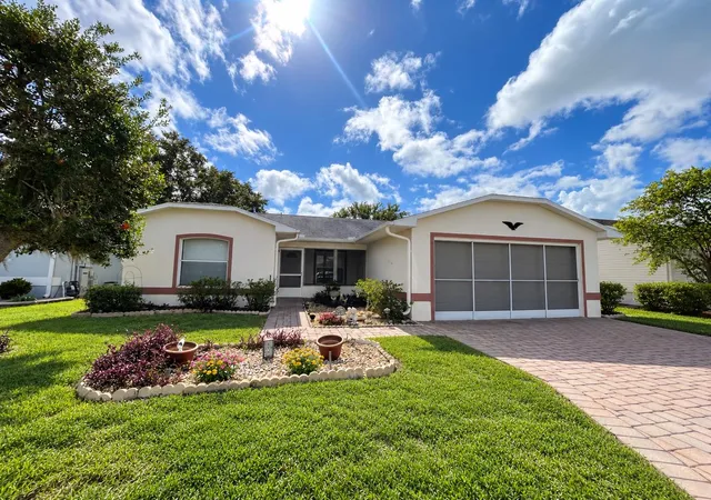 Single family home for sale at 124 Trailwood Dr, LEESBURG, FL 34748 | MLS# O6453393