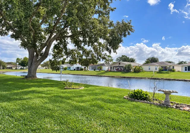 Photo 2 of Single family home for sale at 124 Trailwood Dr, Leesburg, FL 34748 | MLS# O6453393 | Listing updated on 2026-10-30