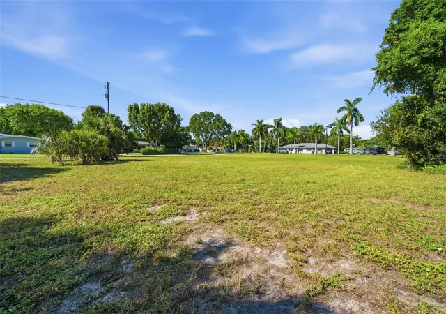 Photo 3 of Land for sale at 4801 Mcgregor Blvd, Fort Myers, FL 33901 | MLS# TB8562370 | Listing updated on 2026-10-29
